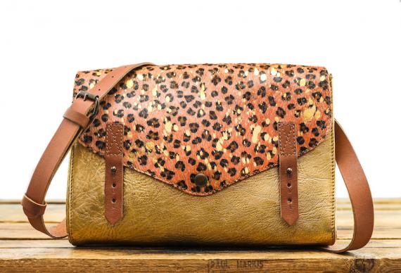 L Indispensable Leopard Pink Gold Shoulder Bags Paulmarius 35x28x12 parfait etat sauf 🌻envoi par mondial relay🌻 sac en cuir paul marius, le cartable s (env' 30x25x12) en cuir donc le vend sac bandouliere paul marius leopard maron. paul marius